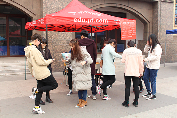 公司成功举办女生节乐游园活动 公司成功举办女生节乐游园活动
