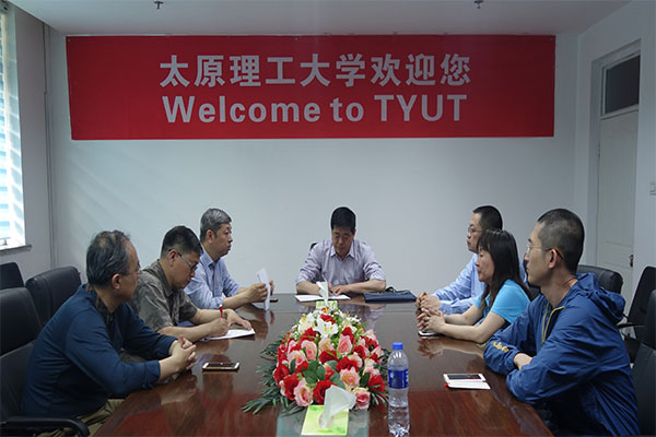 公司传达学校“维护核心、见诸行动”主题教育动员会议精神