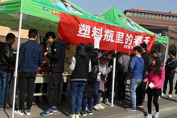 公司成功举办植树节活动 公司成功举办植树节活动