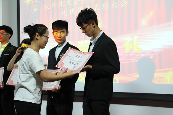 公司召开“我的班级我的家”学风班风建设评比大会暨2014—2015年度先进班集体表彰大会 公司召开“我的班级我的家”学风班风建设评比大会暨2014—2015年度先进班集体表彰大会